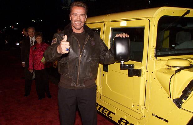 2000: Arnold Schwarzenegger opposes with a Hummer at the premiere of The 6th Day in Los Angeles